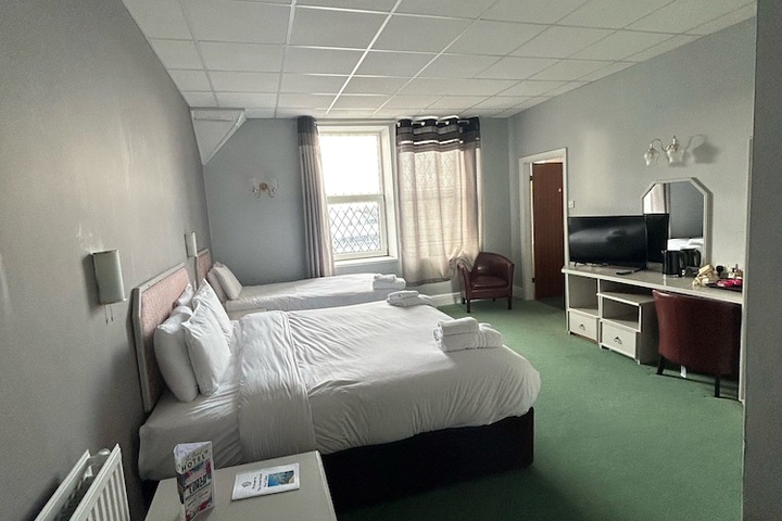 Room 7 of 32