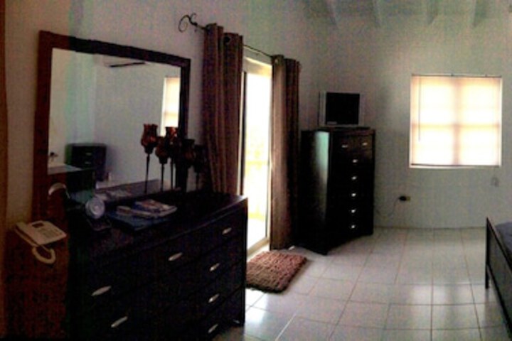 Room 2 of 28