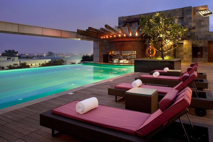 Hotel Pool
