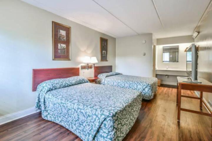 Basic Double Room (1 of 2)