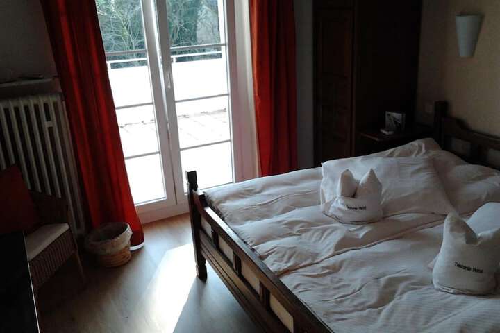 Room 9 of 48