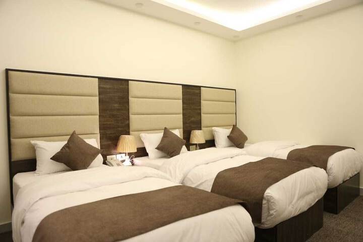 Room 4 of 28