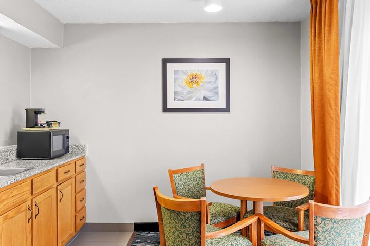 Room 46 of 80