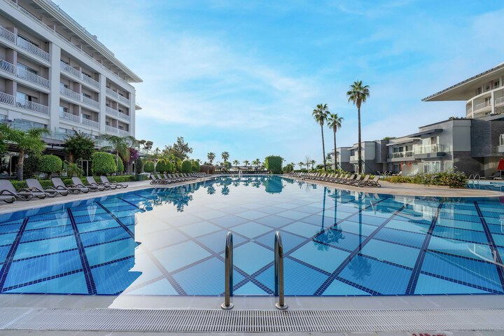 Pool Hotel