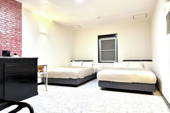 Room 14 of 32