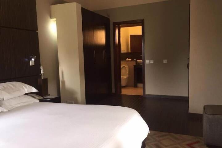 Room 6 of 39