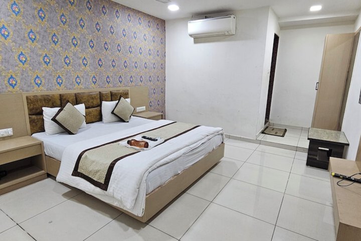 Room 8 of 24