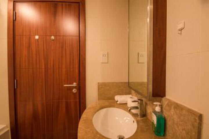 Room 6 of 38