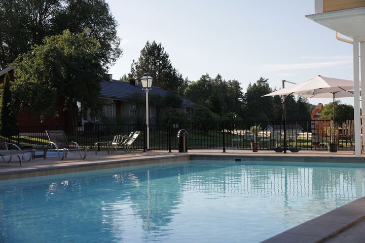 Pool 45 of 145