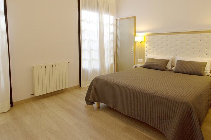 Room 4 of 51