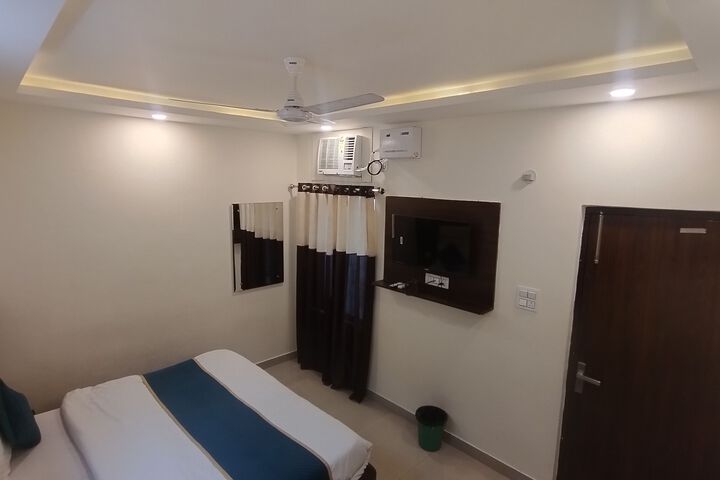 G L Palace