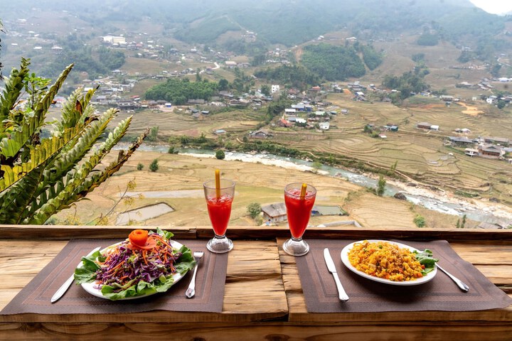 Dining 69 of 76