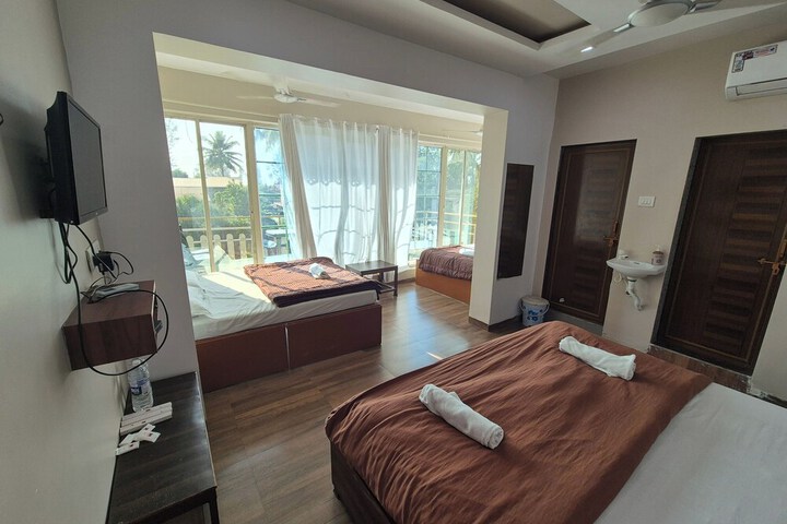 Room 14 of 36