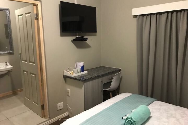 Room 3 of 6
