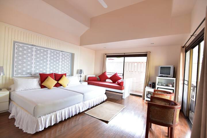 Room 40 of 165