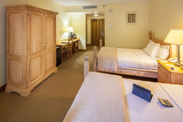 2 Double Beds (4 of 4)