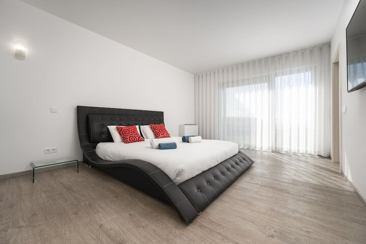 Room 16 of 79