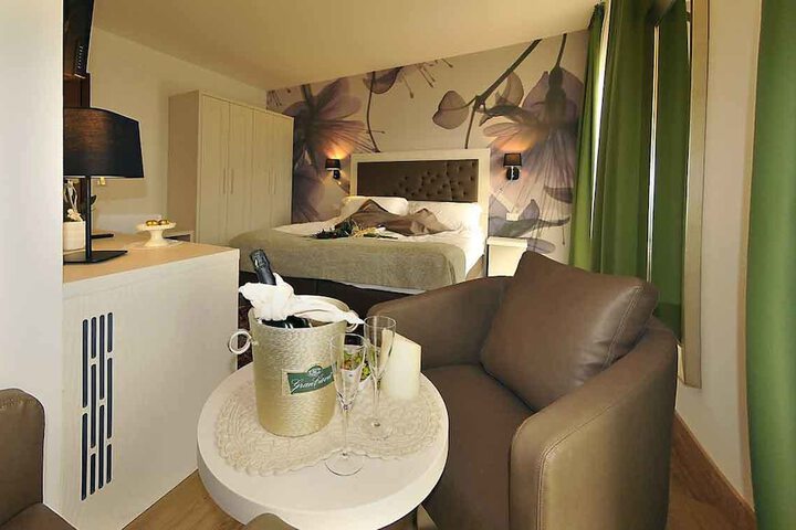 Room 27 of 65