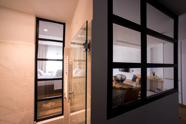 Room 9 of 18