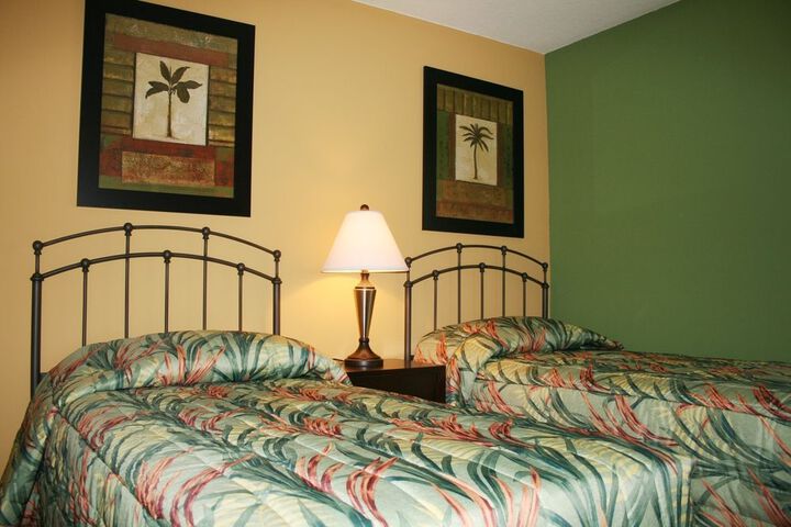 Room 4 of 195