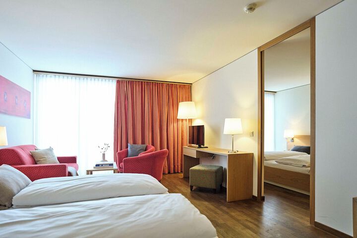 Room 5 of 73