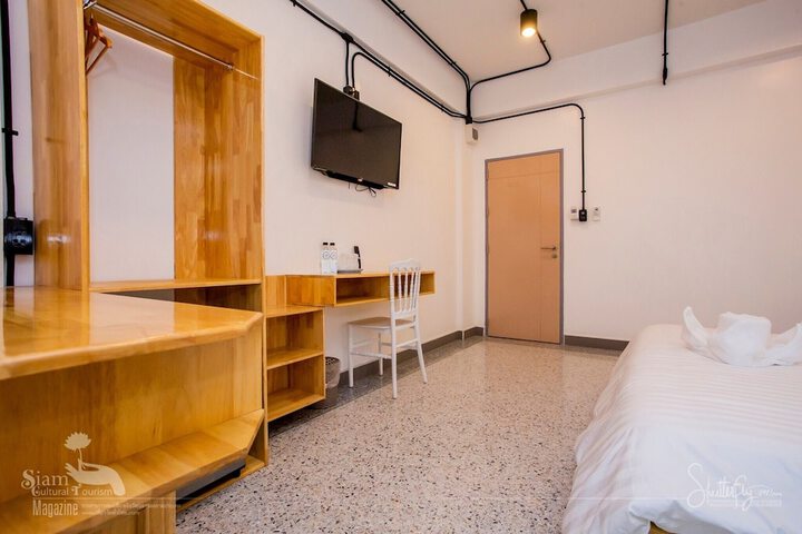 Room 8 of 20
