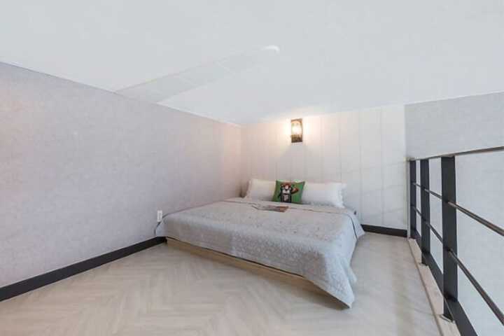 Room 15 of 32