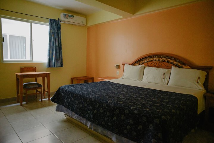 Room 7 of 11