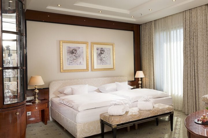 Room 43 of 164
