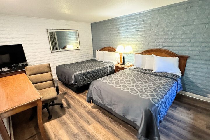 2 Double Beds (11 of 37)