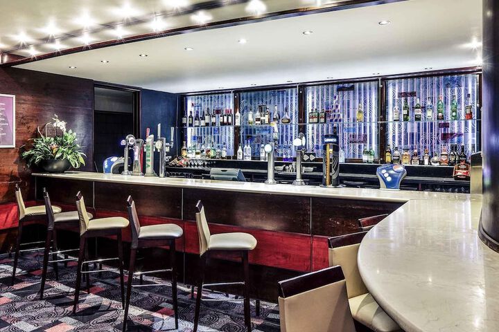 Lounge 52 of 81