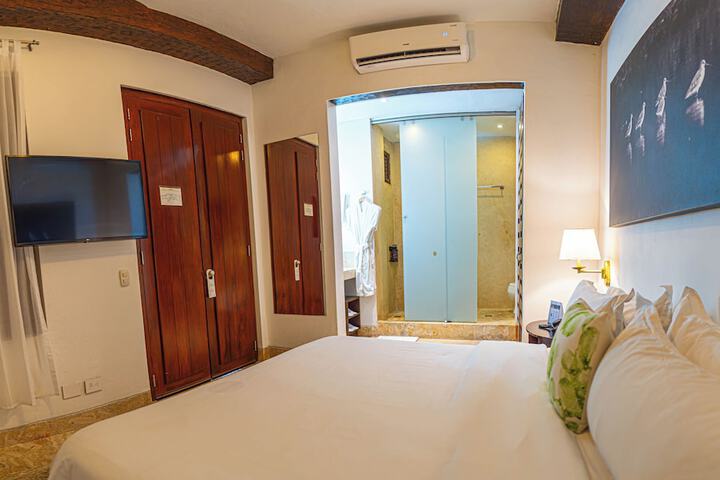 Room 25 of 65