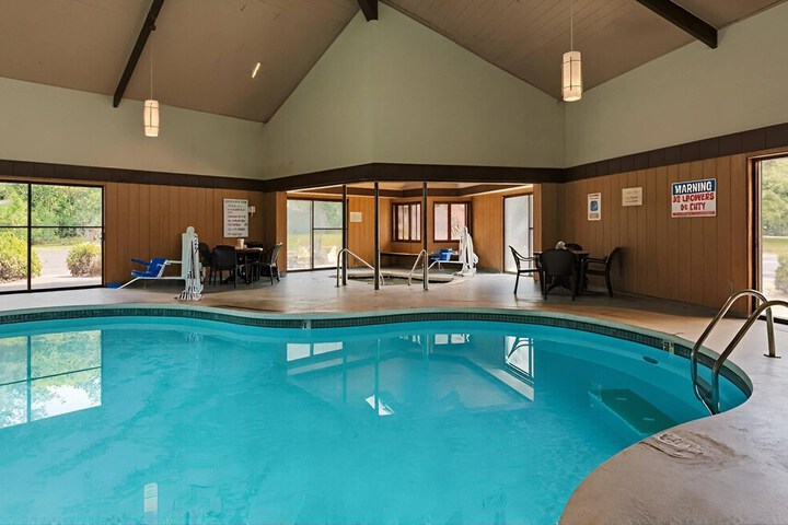 Pool Hotel