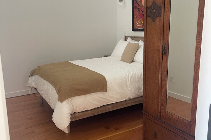 Room 8 of 103