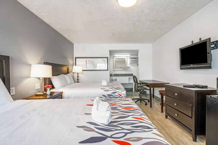 Room 4 of 16