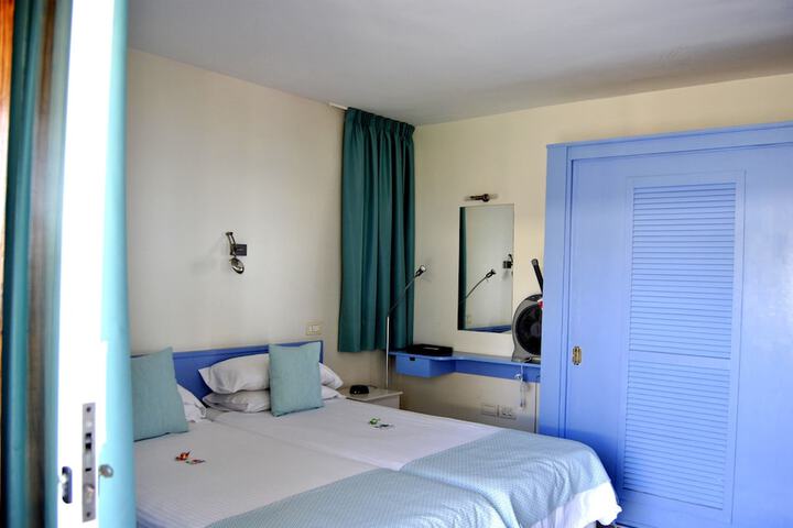 Room 10 of 108