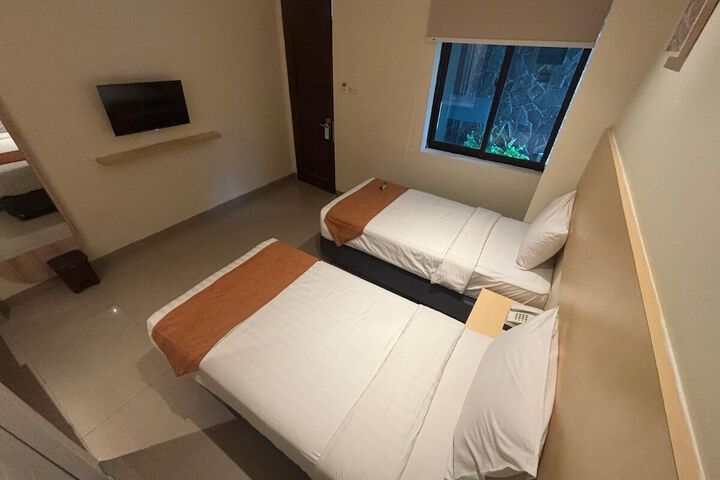 Room 52 of 85