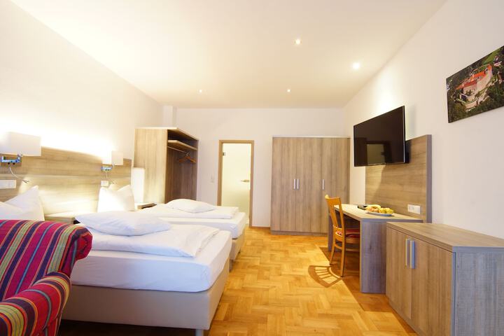 Room 9 of 48