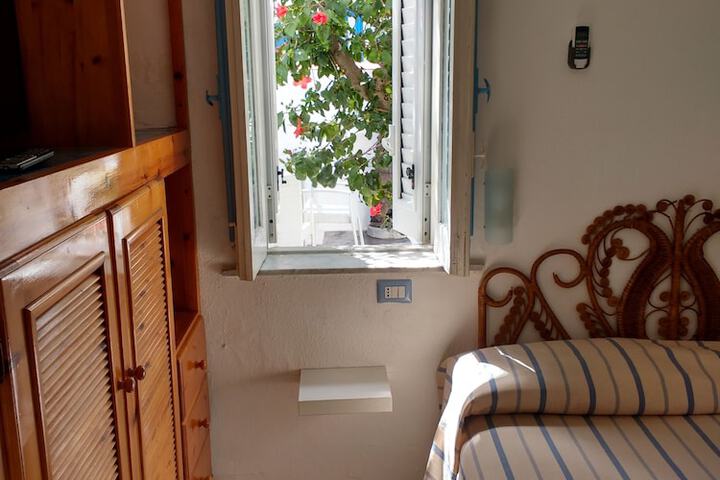 Room 7 of 43