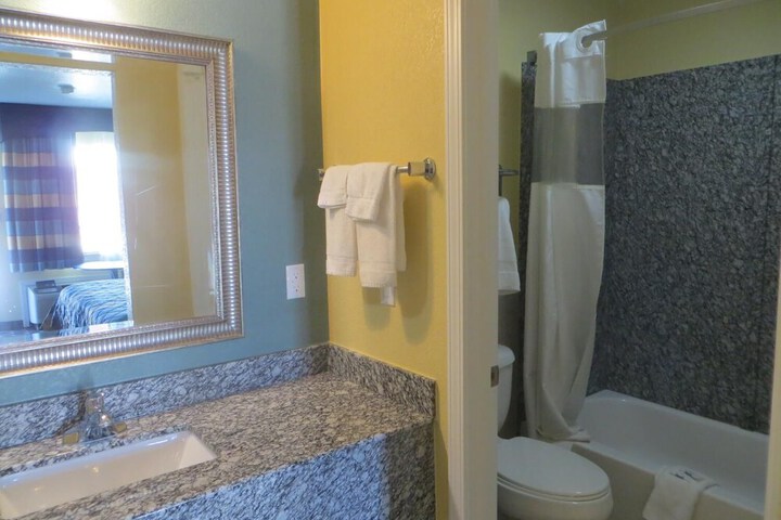 Room 15 of 26