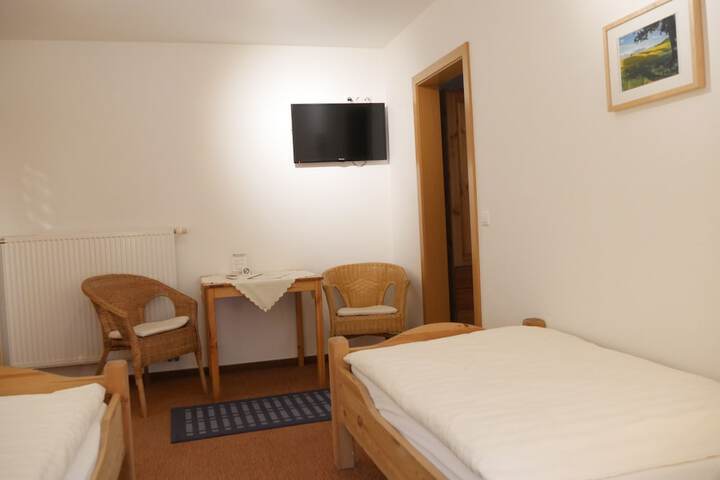 Room 6 of 33