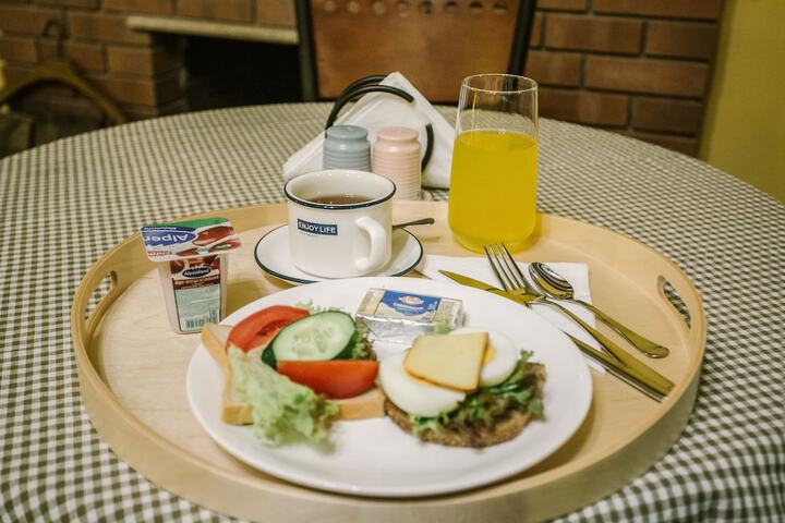 Breakfast/Coffee Service 65 of 127