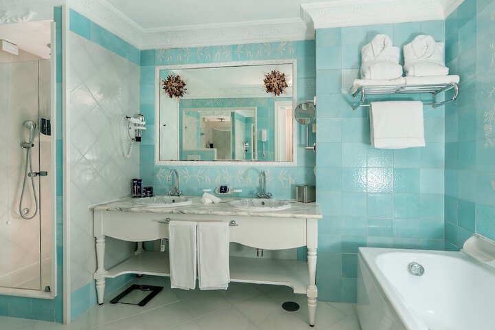 Room 46 of 250