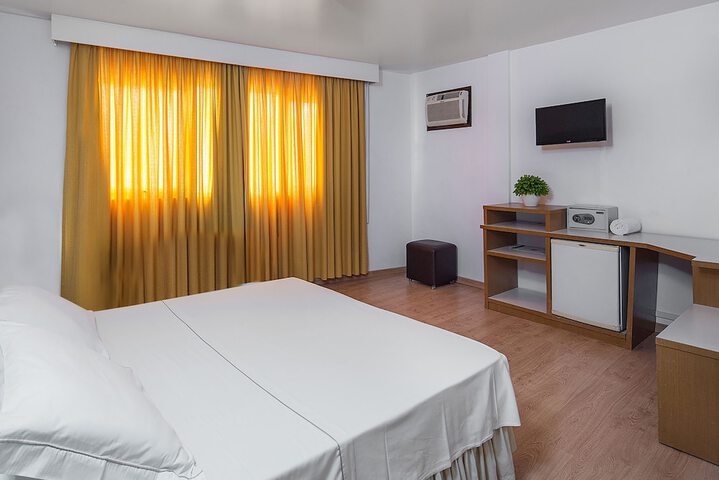 Room 8 of 82