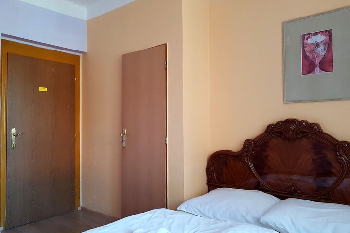 Room 9 of 45