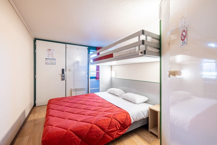 Room 13 of 31