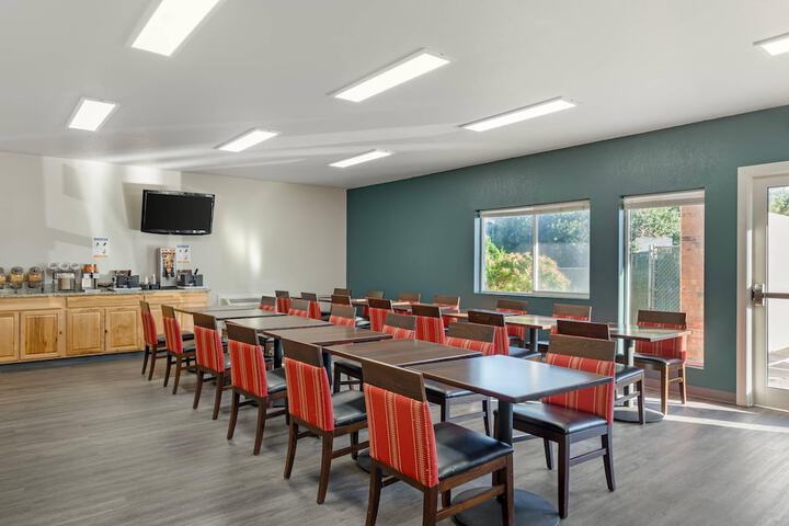 Breakfast/Coffee Service 92 of 106