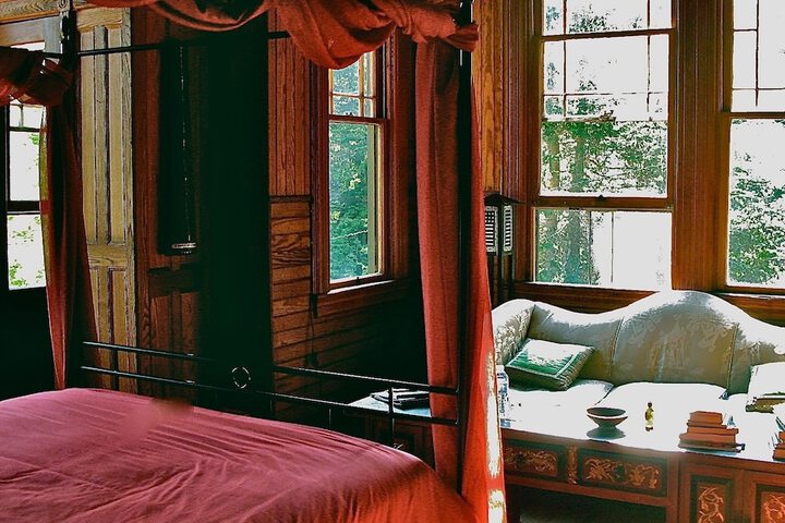 Room 5 of 16