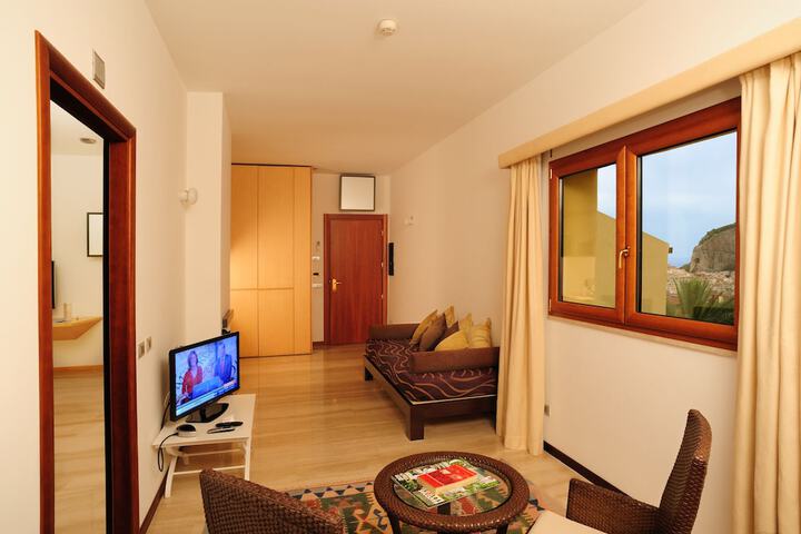Room 35 of 249