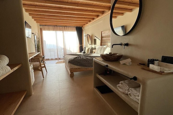 Room 33 of 269